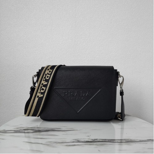 Prada bőr táska vállpánttal 2BV031 fekete