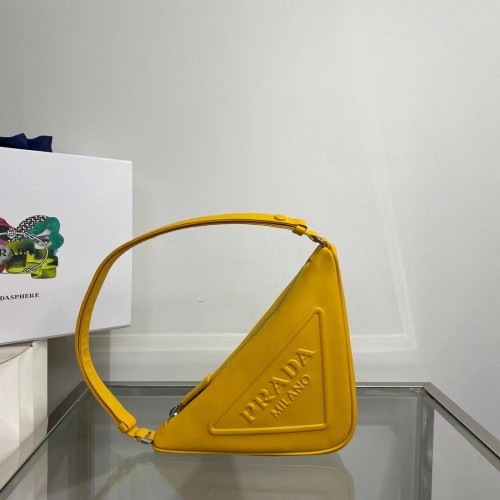 Prada Bélelt nappabőr kézitáska 1BE003 sárga