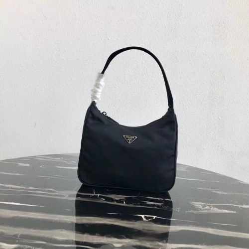 Prada Re-Edition nylon táska MV519 fekete