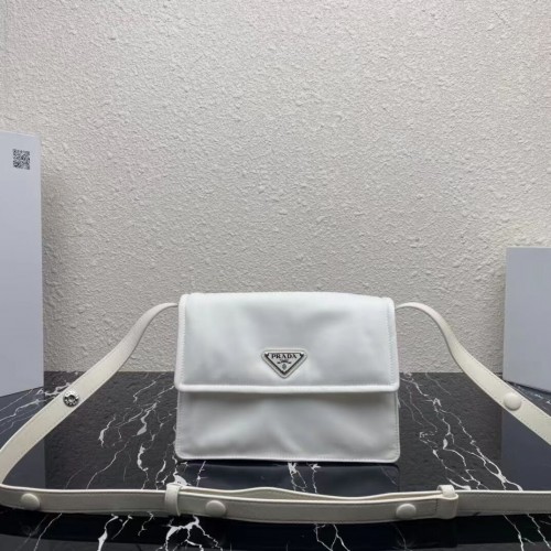 Prada Re-Nylon és nappa bőr válltáska 1BM313 fehér