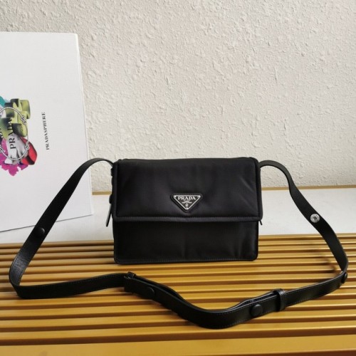 Prada Re-Nylon vállpánt 1BD313 fekete