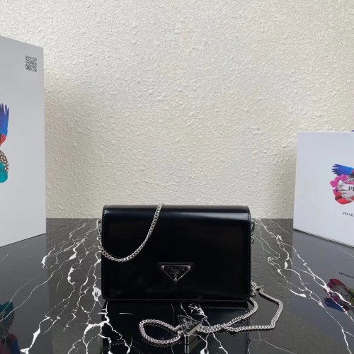 Prada Kis szálcsiszolt bőr válltáska 1BH307 fekete