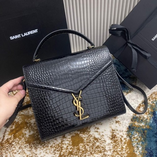 SAINT LAURENT CASSANDRA KÖZEPES MÉRETŰ, FELSŐ FÜLŰ TÁSKA KROKODILMINTÁSÚ, FÉNYES BŐR B623931 FEKETE