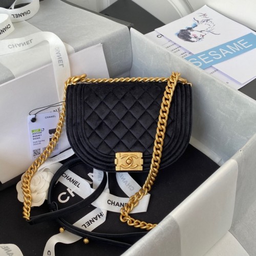 KISFIÚ CHANEL MESSENGER TÁSKA AS3350 fekete