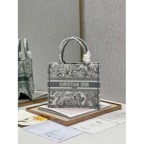 KIS DIOR KÖNYVTÁSKA Hímzett C1331-2