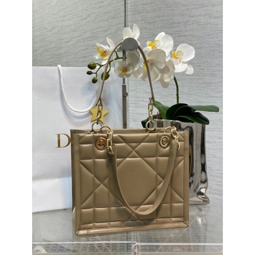 KIS DIOR ESSENTIALS TÁSKA Mogyoróbarna Borjúbőr M87211 FEKETE