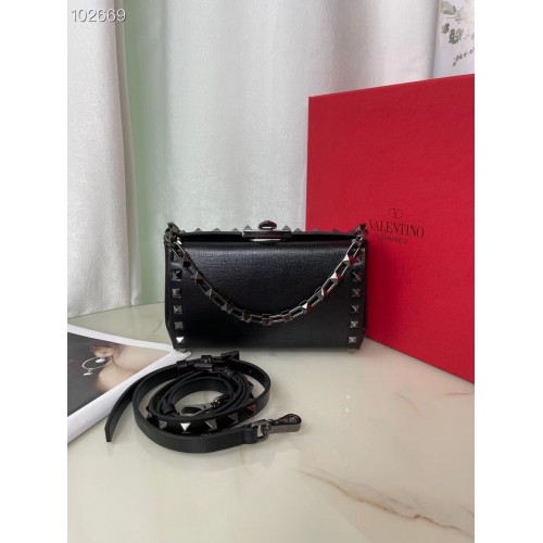 VALENTINO GARAVANI Rockstud Alcove Grain borjú válltáska CV0189 fekete