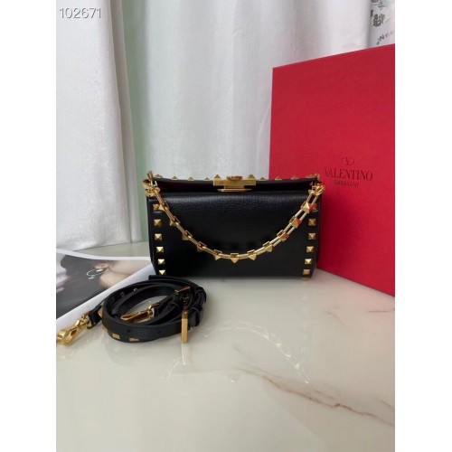 VALENTINO GARAVANI Rockstud Alcove Grain borjú válltáska V0189 fekete