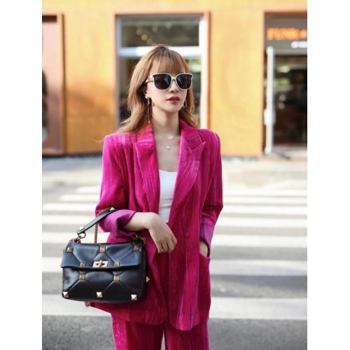 VALENTINO GARAVANI római bedugós nagyméretű nappa báránybőr A1189L fekete