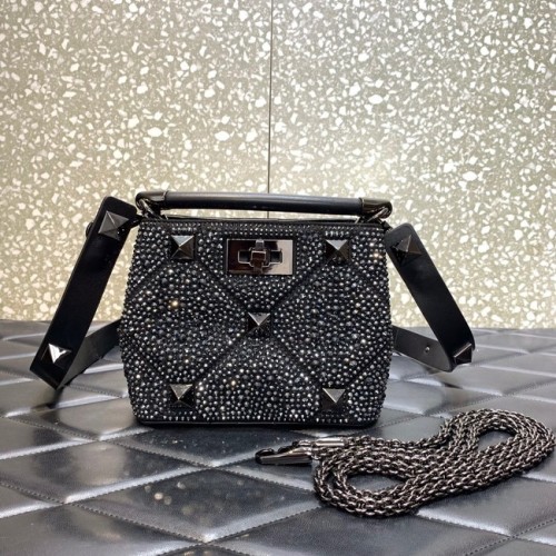 VALENTINO GARAVANI római bedugós fülbevaló W2B0I97P fekete