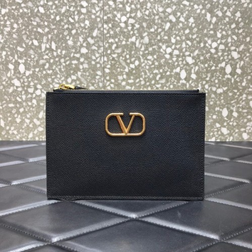 VALENTINO GARAVANI Stud Sign szemcsés borjúbőr clutch táska 0620 fekete