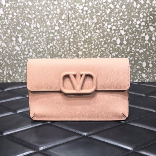 VALENTINO GARAVANI Stud Sign szemcsés borjúbőr clutch táska 0650 rózsaszín