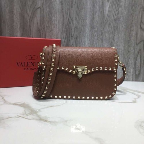 VALENTINO Rockstud szemcsés bőr válltáska 0936B barna