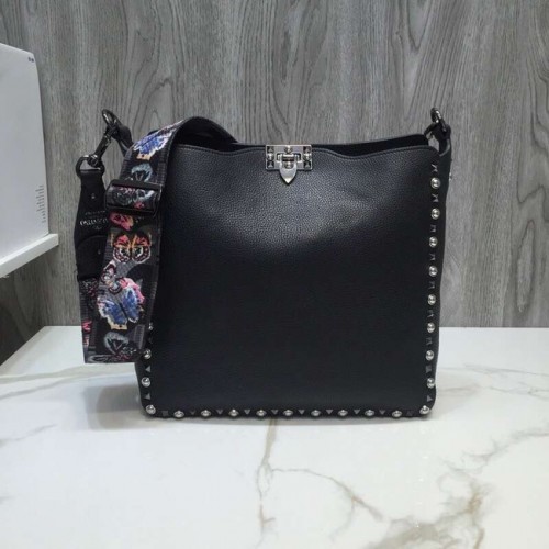 VALENTINO Rockstud szemcsés bőr válltáska 50031 fekete