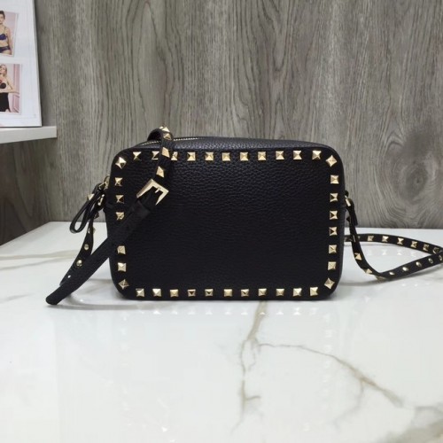 VALENTINO Rockstud bőr crossbody táska A97410 fekete