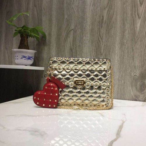 VALENTINO Rockstud steppelt bőrtáska 0027 arany