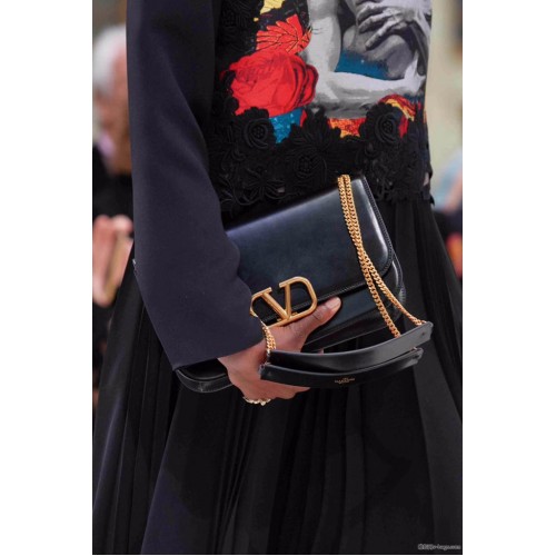 VALENTINO VLOCK Eredeti bőr válltáska 2323 fekete