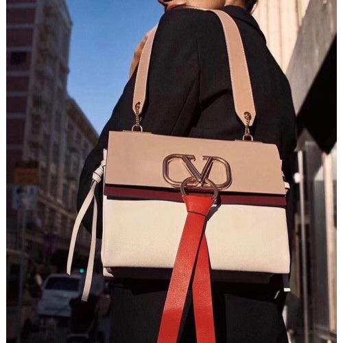 Valentino Garavani VRING Kis bőr válltáska 00844 Sárgabarack és fehér