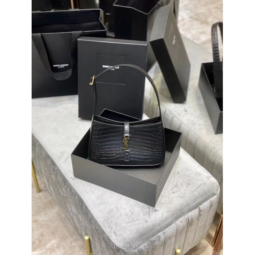 YSL LE 5 A 7 HOBO TÁSKA KROKODILMINTÁSÚ, FÉNYES BŐRÖBŐL Y687228 fekete