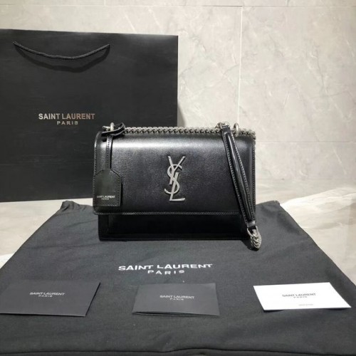 Yves Saint Laurent borjúbőr válltáska Y542206B fekete és ezüst színű fémből készült