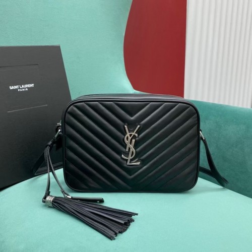 Yves Saint Laurent LOU FÉNYKÉPEZŐGÉP TÁSKA STEPPELT BŐRBŐL 612544 fekete és ezüst