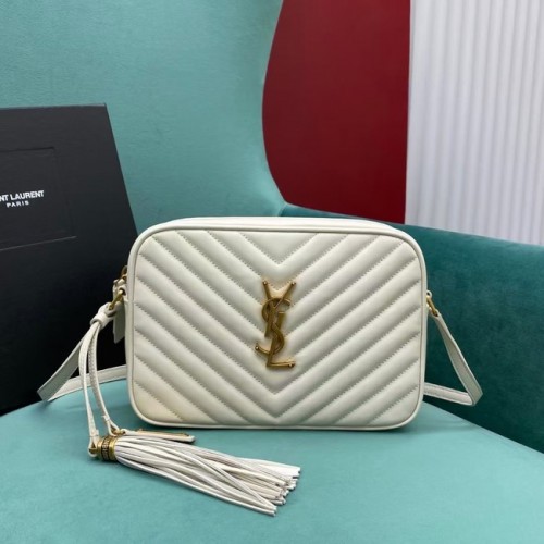 Yves Saint Laurent LOU FÉNYKÉPEZŐGÉP TÁSKA STEPPELT BŐRBŐL 612544 fehér