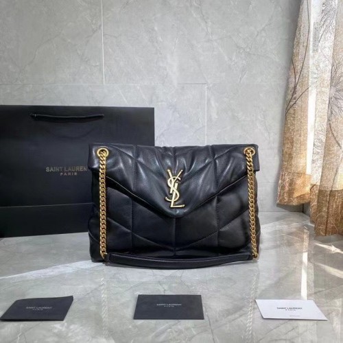 Saint Laurent LOULOU PÚFIS TÁSKA STEPPELT, GYÖRÖTT MATT BŐR Y577476 Fekete