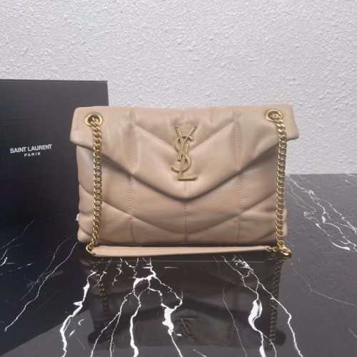 Yves Saint Laurent LOULOU PUMFI KIS TÁSKA STEPPELT BÁRÁNYBŐRBŐL 577476 ANEMONE barackszínű