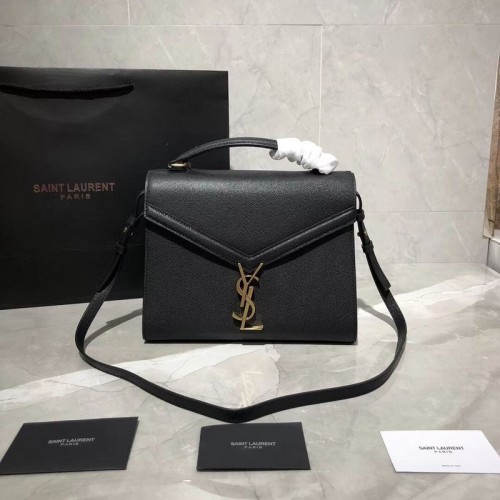 Yves Saint Laurent CASSANDRA FELÜLES FOGÓVAL KÖZEPES SZEMÉLYES BŐR TÁSKA Y578000 FEKETE
