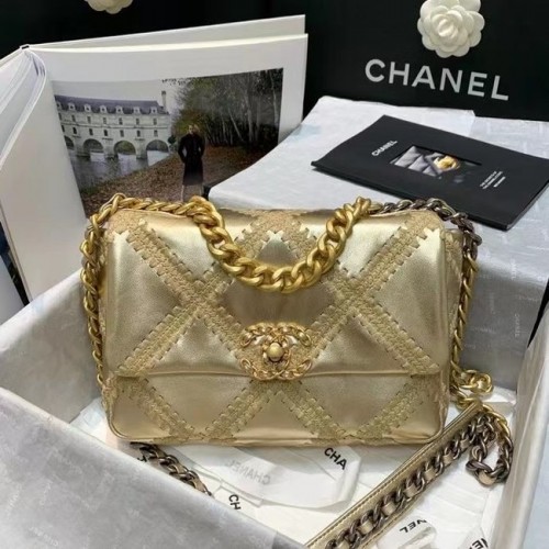 Chanel 19 fedeles táska AS1160 arany