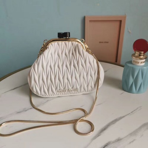miu miu Matelasse Nappa Bőr Válltáska 5BB016L Fehér