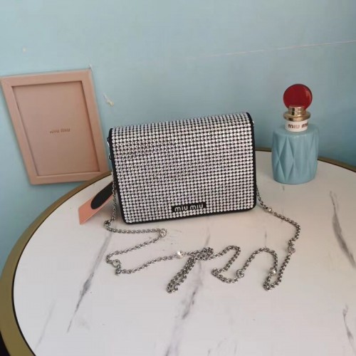 miu miu Matelasse nappa bőr válltáska 5BT064 fekete