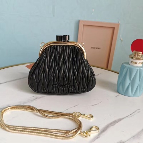 miu miu Matelasse nappa bőr mini válltáska 5BB017S fekete