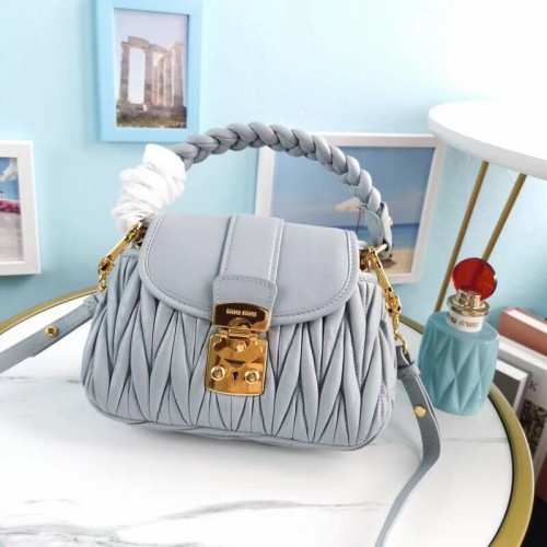 miu miu Matelasse Nappa Bőr Válltáska 5BD188 világoskék