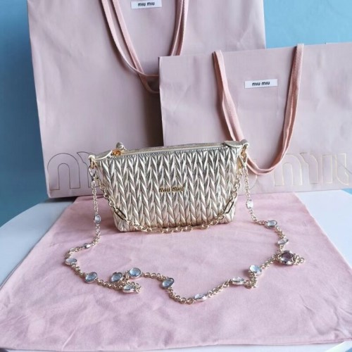 miu miu Matelasse nappa bőr mini válltáska 6BE641 arany