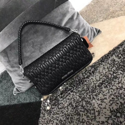 miu miu Matelasse nappa bőr válltáska 5BD140G fekete