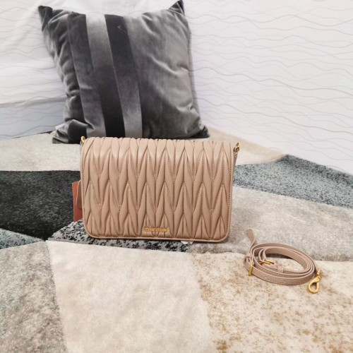 miu miu Matelasse nappa bőr válltáska 5BG163 barackszínű